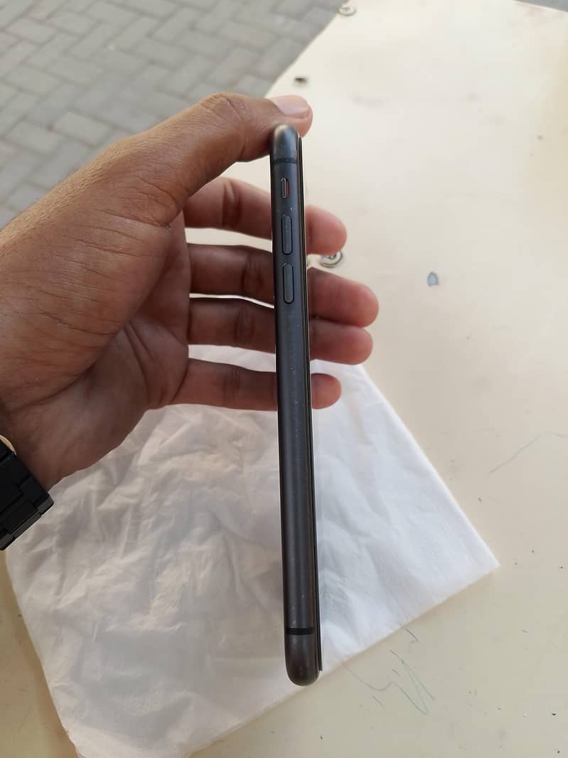Apple iPhone 11 3