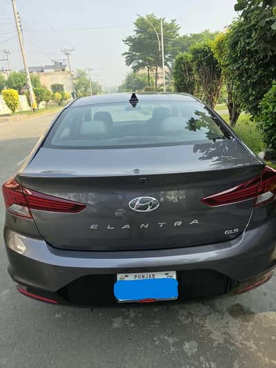 Hyundai Elantra 2022