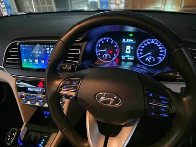 Hyundai Elantra 2022