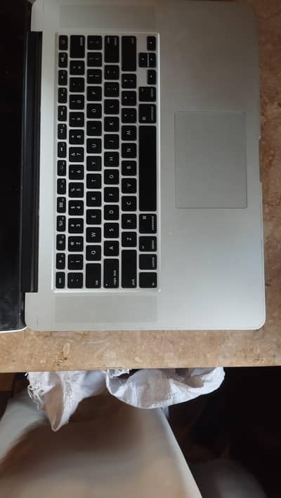apple MacBook pro A1398 EMC 2910 PANAL --L. C. D PANAL FOR SALE