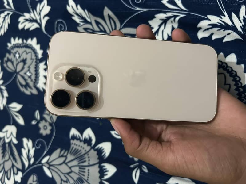 Apple iPhone 16 Pro 0