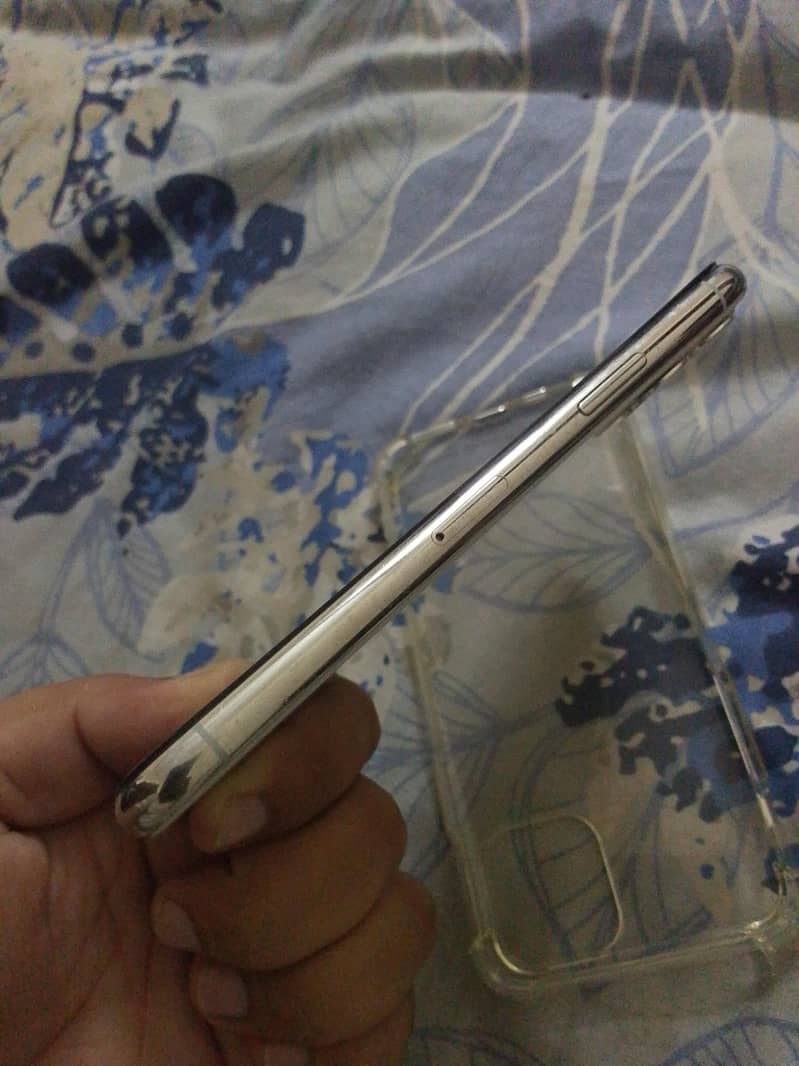 Apple iPhone 11 Pro 2
