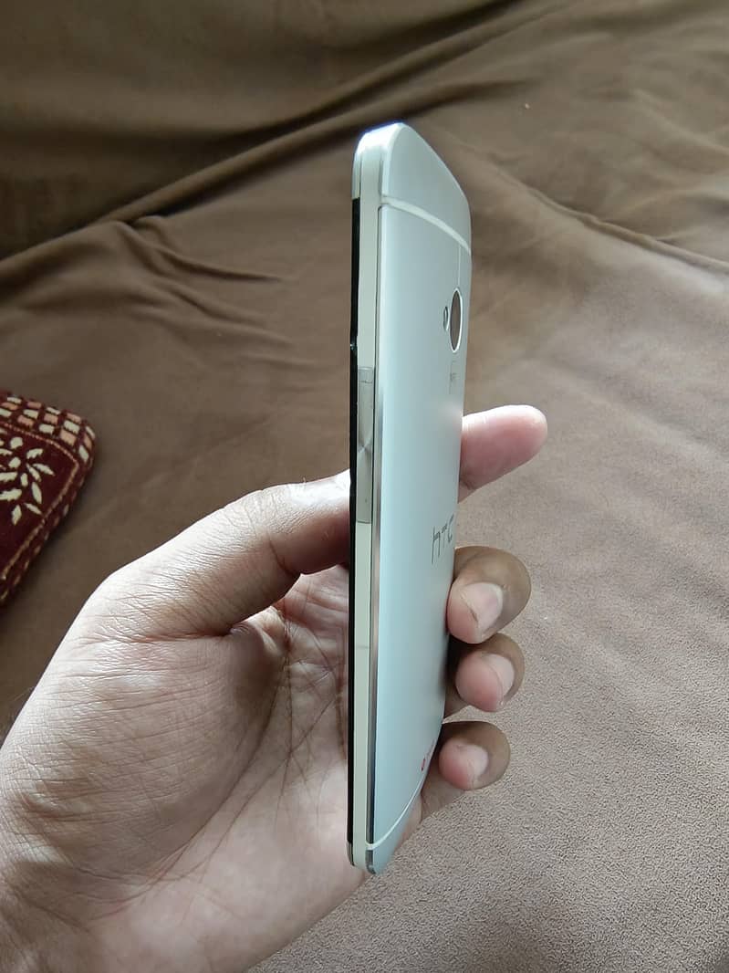 HTC One 2