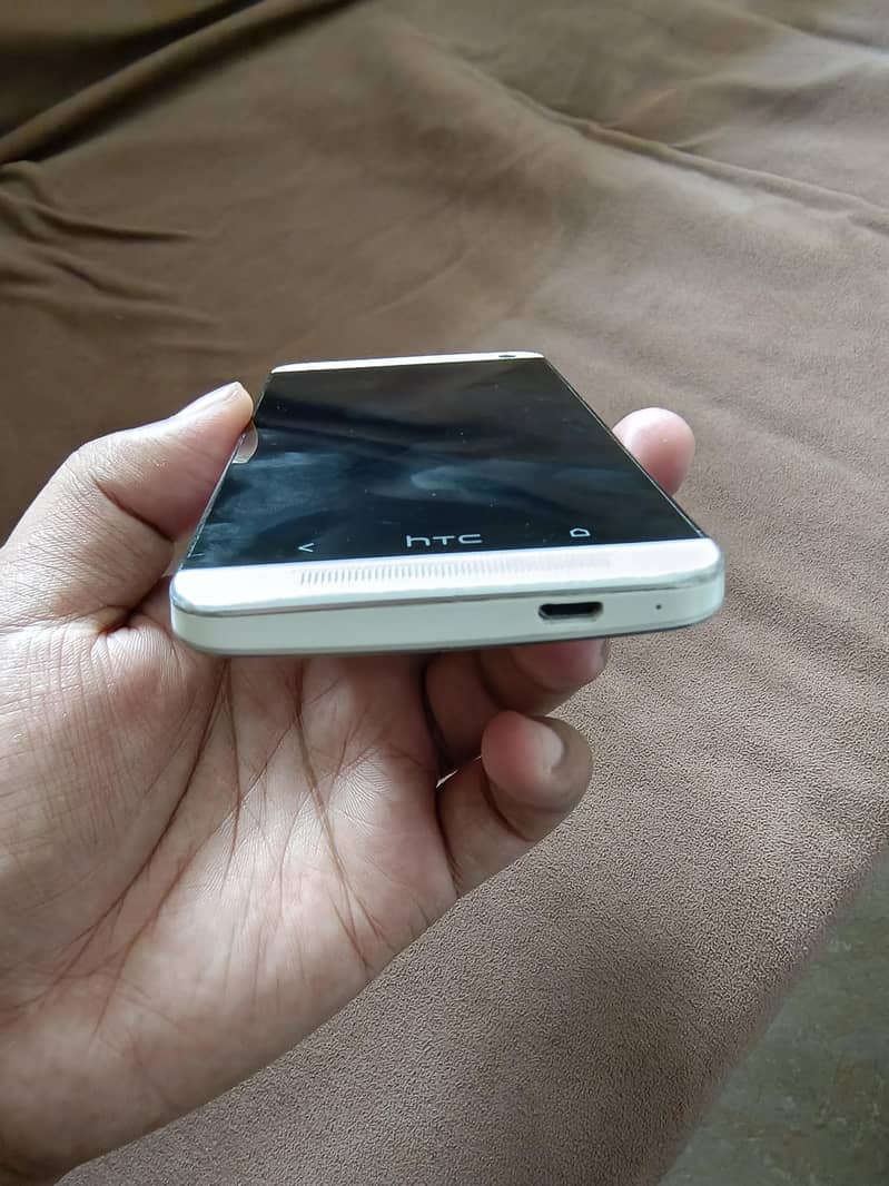 HTC One 3