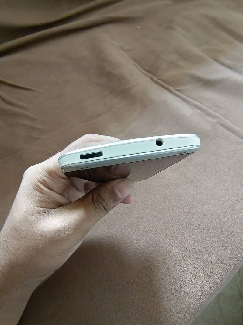 HTC One 5