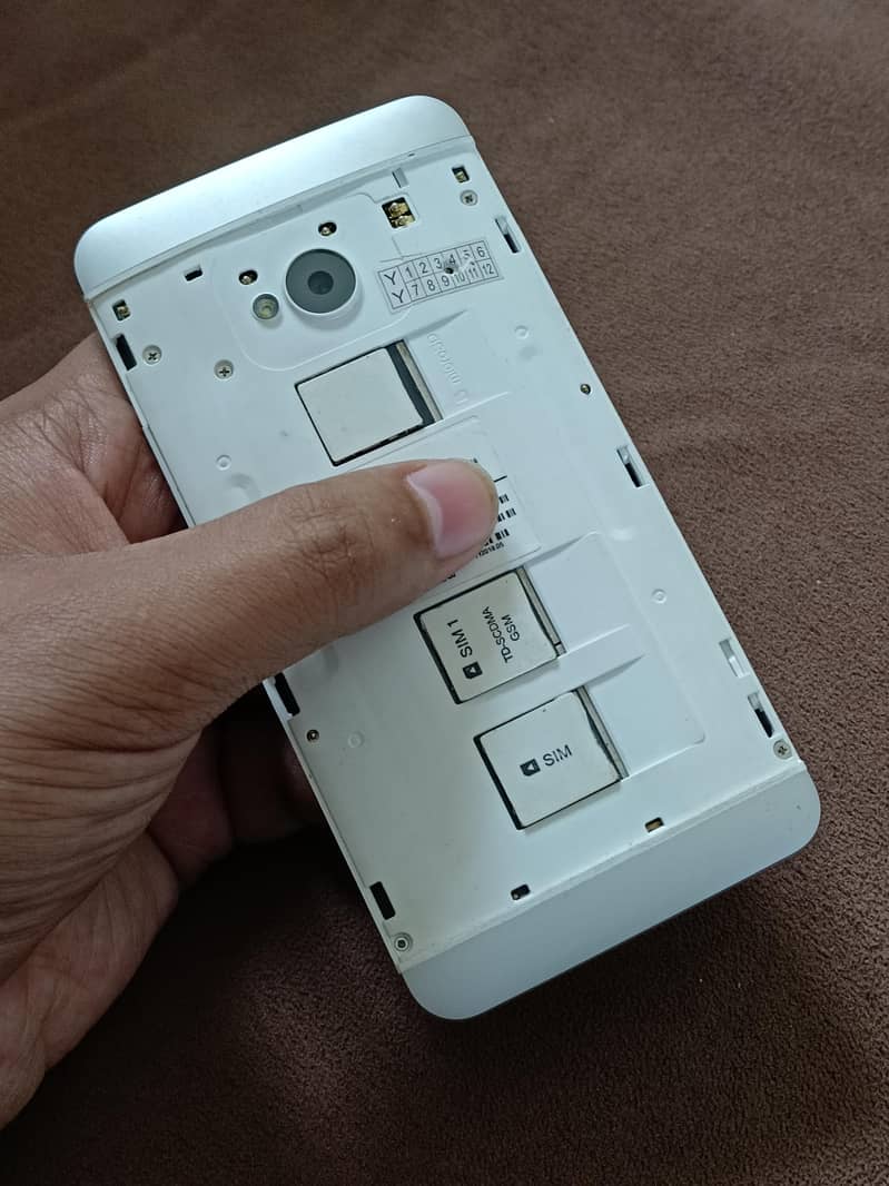 HTC One 9