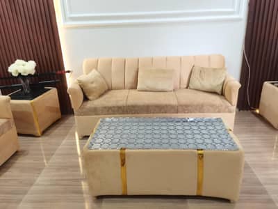 5 seater sofa sath side  center table 2 seater puffy