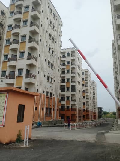 3 Bedroom flat Available for rent with servant quarter i16/3