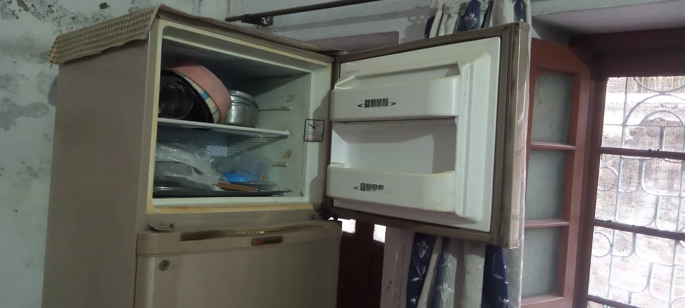DAWLANCE FRIDGE 3