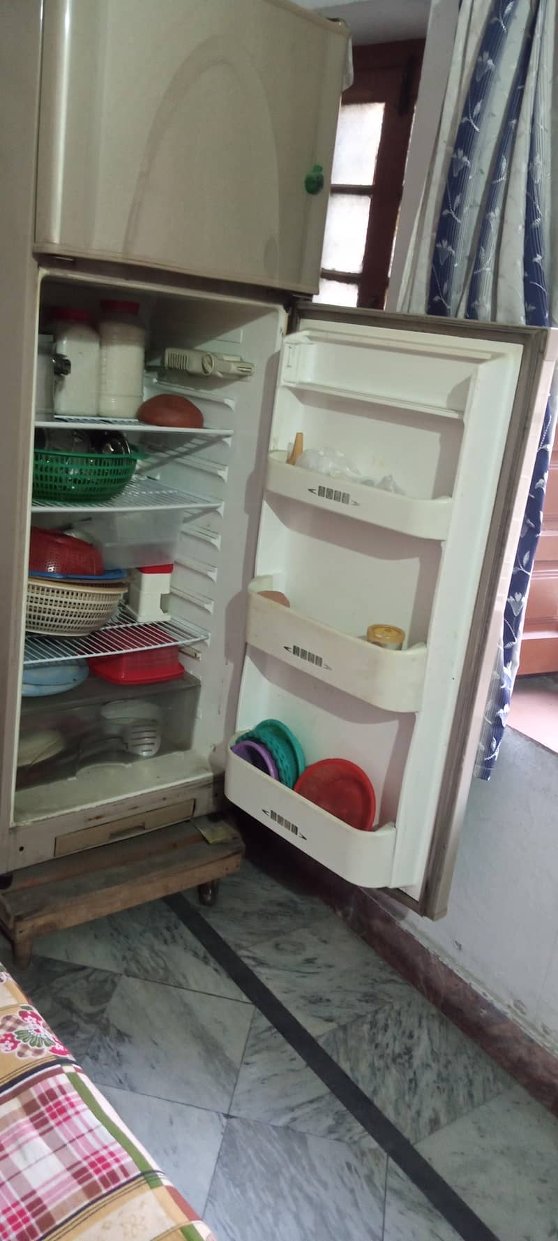 DAWLANCE FRIDGE 4