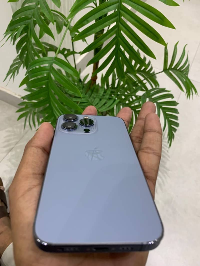 Apple iPhone 13 Pro 1