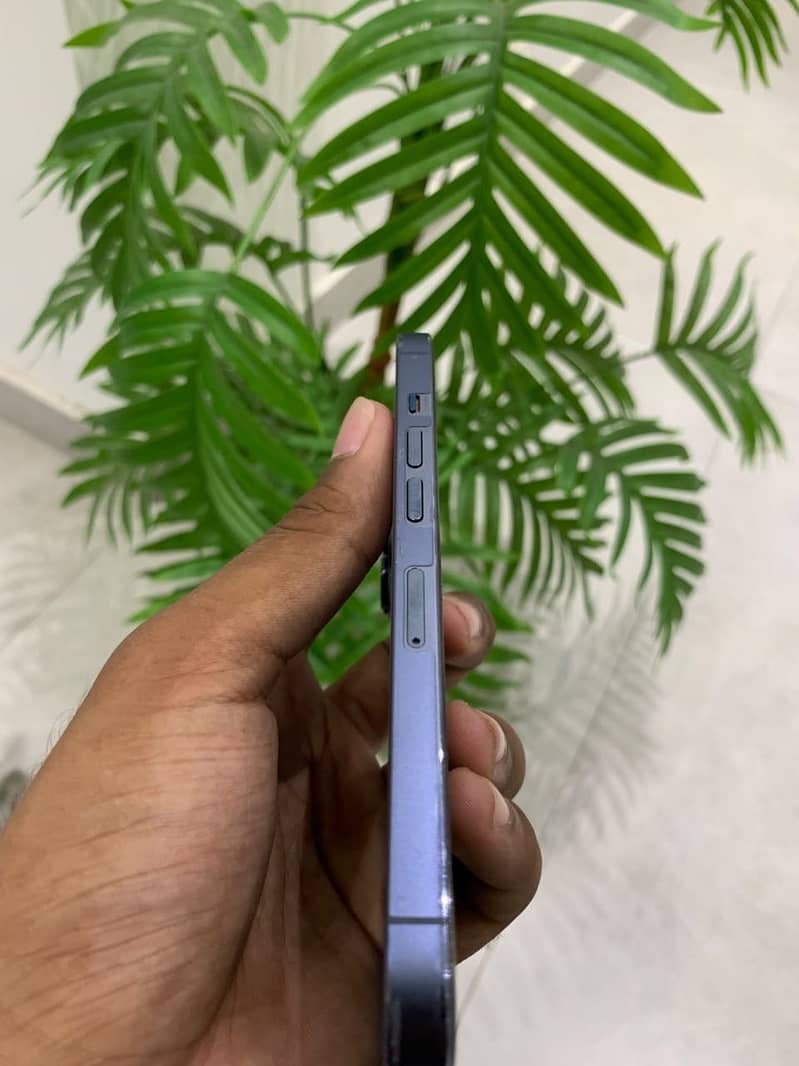 Apple iPhone 13 Pro 4