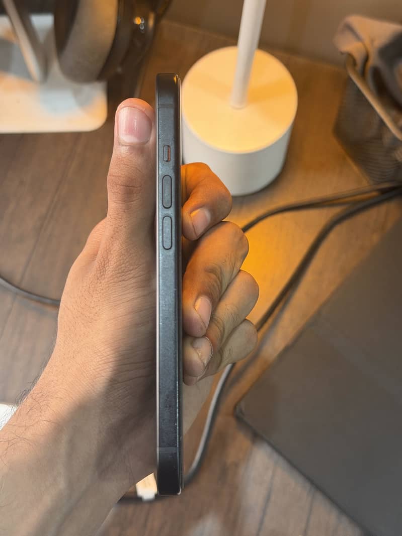 Apple iPhone 15 6