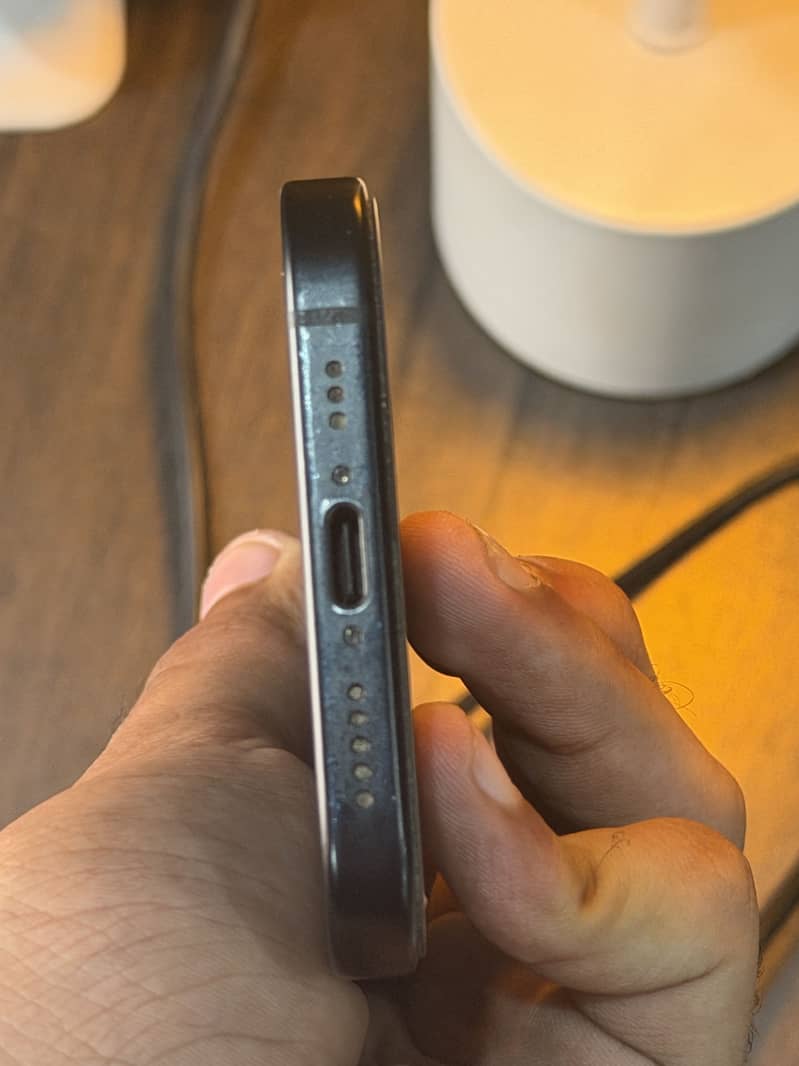 Apple iPhone 15 7