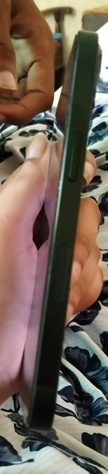 Apple iPhone 13 3