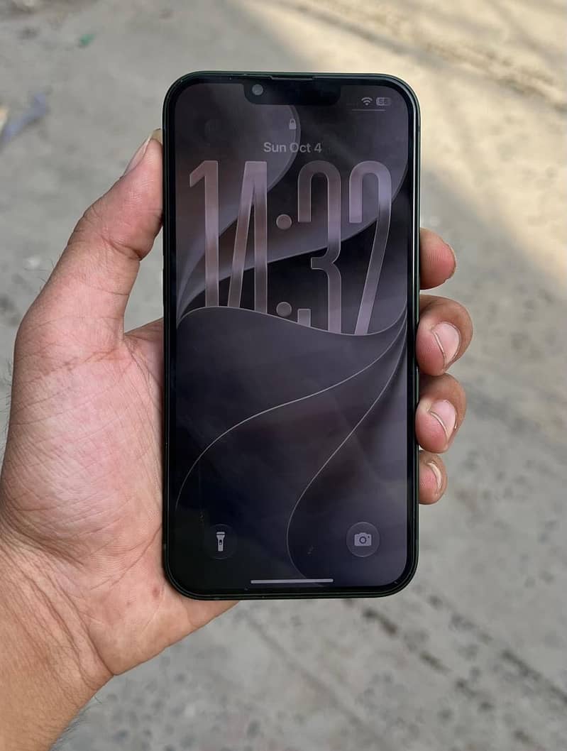 Apple iPhone 13 5