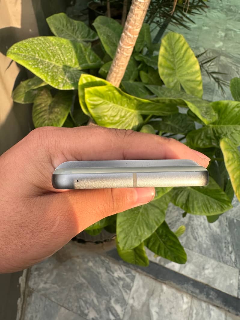 Google Pixel 8 4