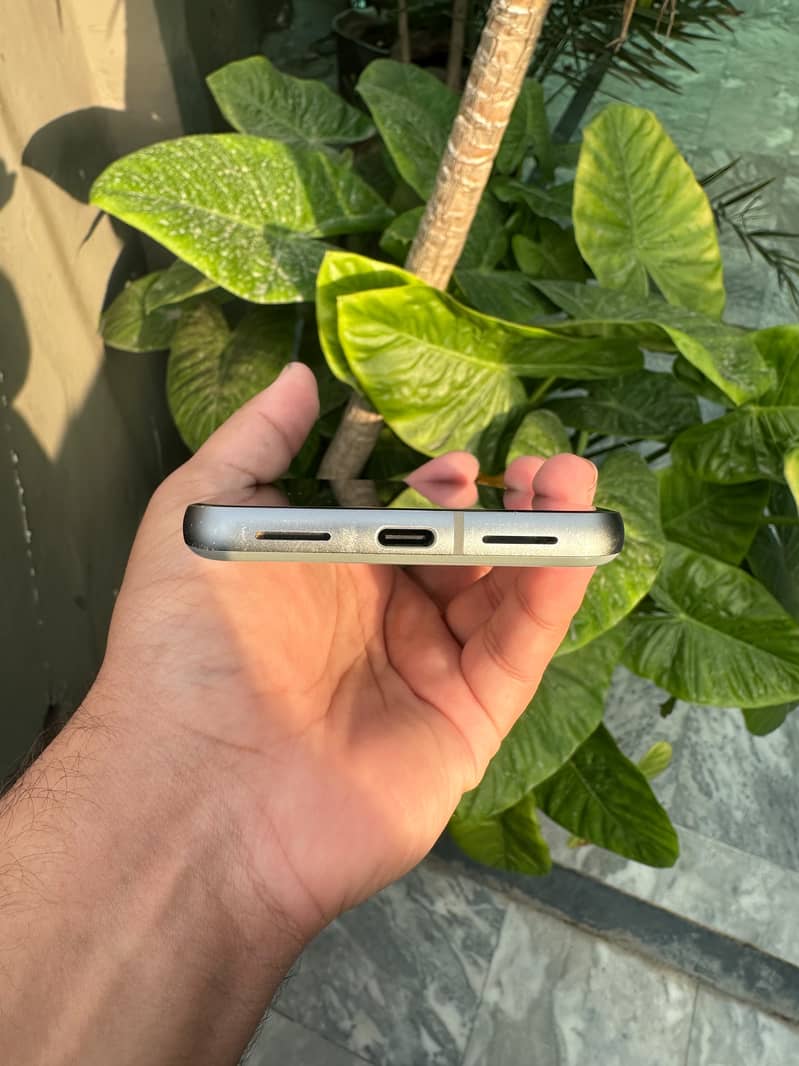 Google Pixel 8 5