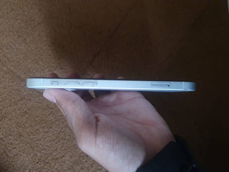 Apple iPhone 12 4
