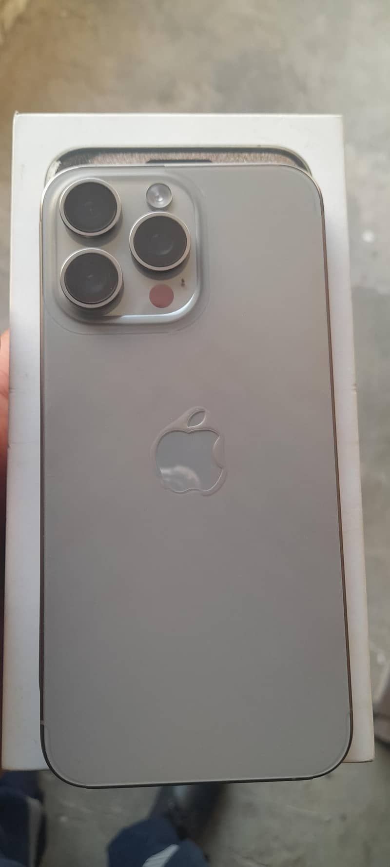 Apple iPhone 15 Pro Max 0