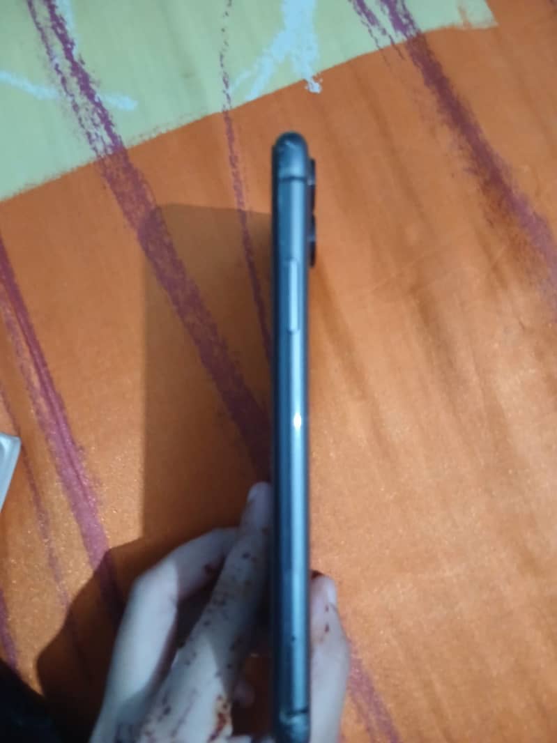 Apple iPhone 11 4