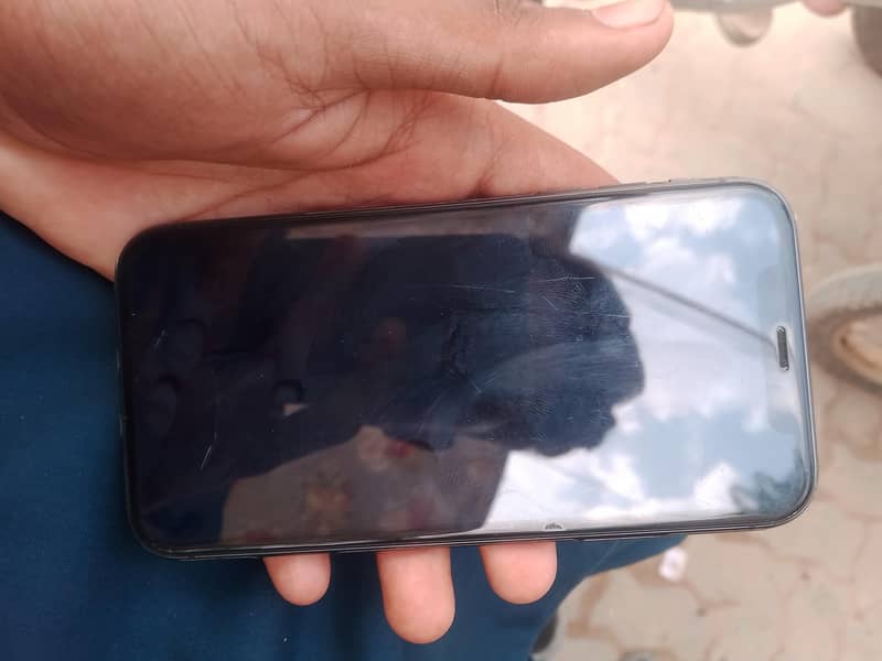 Apple iPhone 11 0