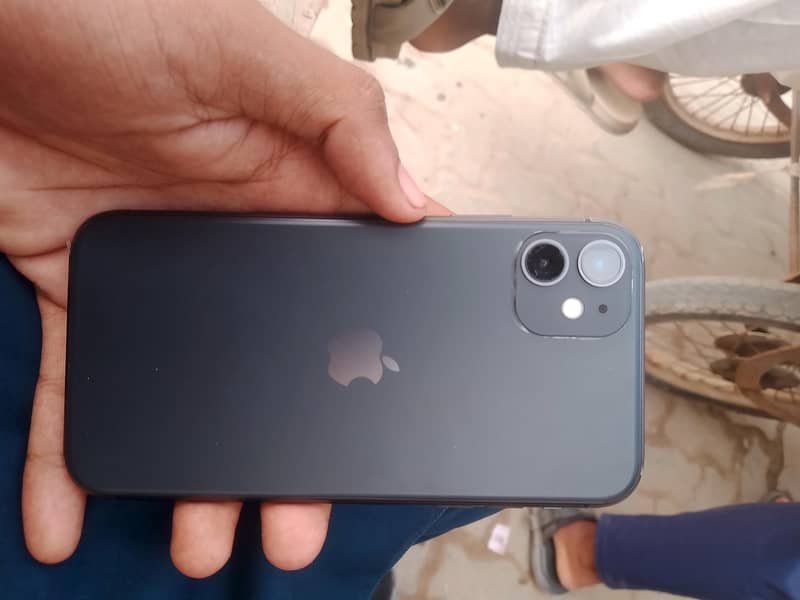 Apple iPhone 11 3
