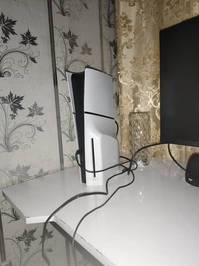 PS5 Slim 1 TB - Slight used