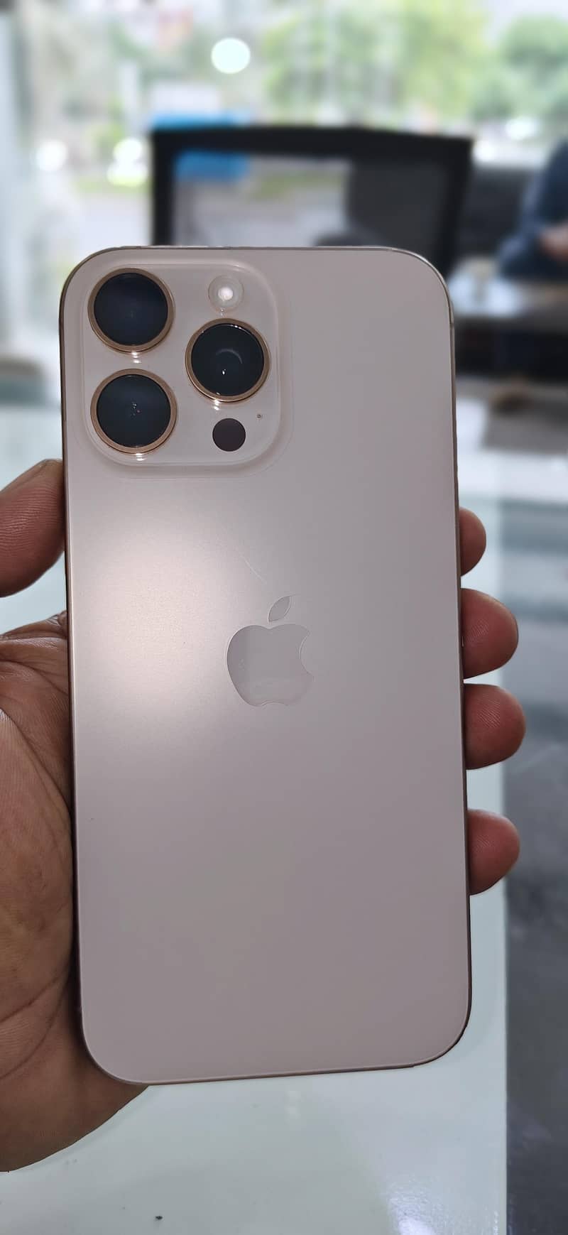 Apple iPhone 16 Pro Max 0