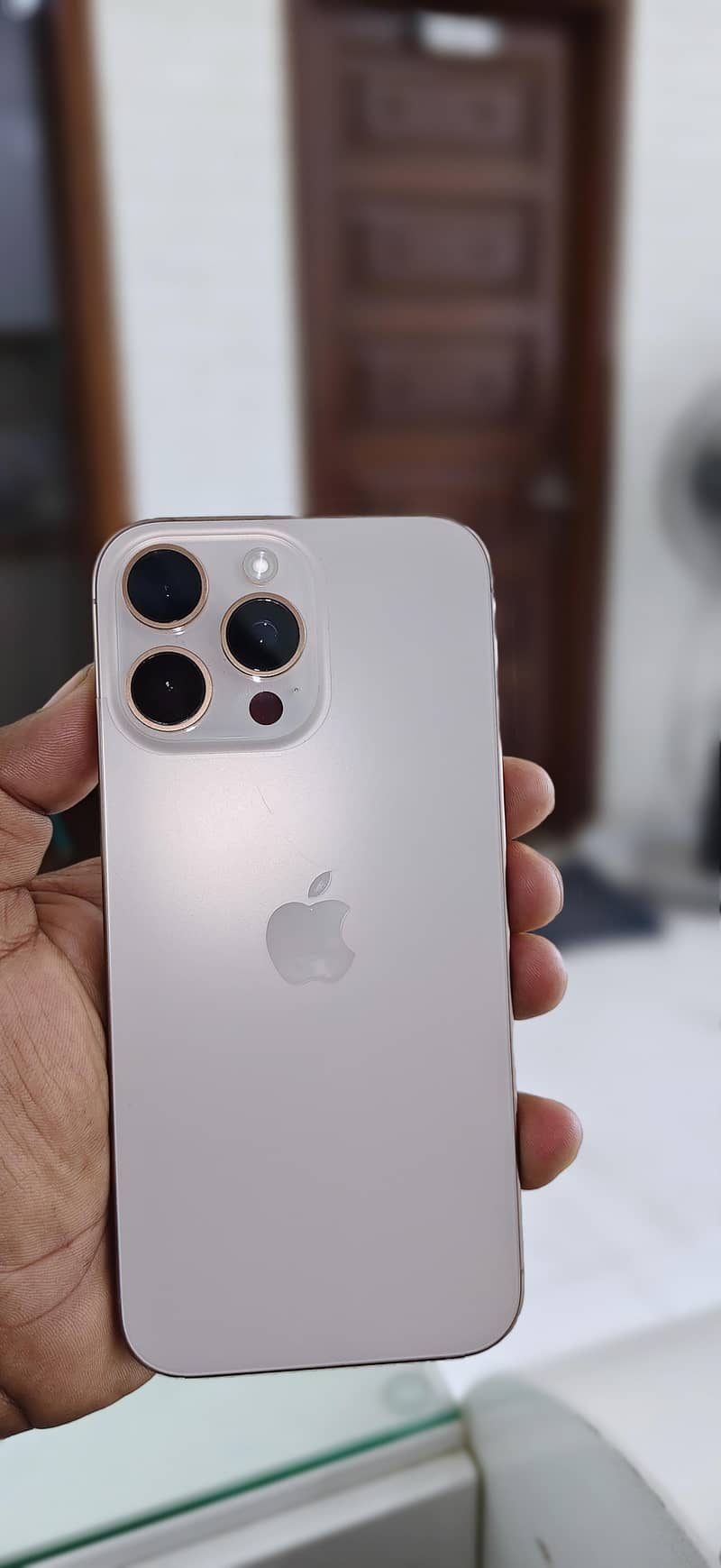 Apple iPhone 16 Pro Max 3