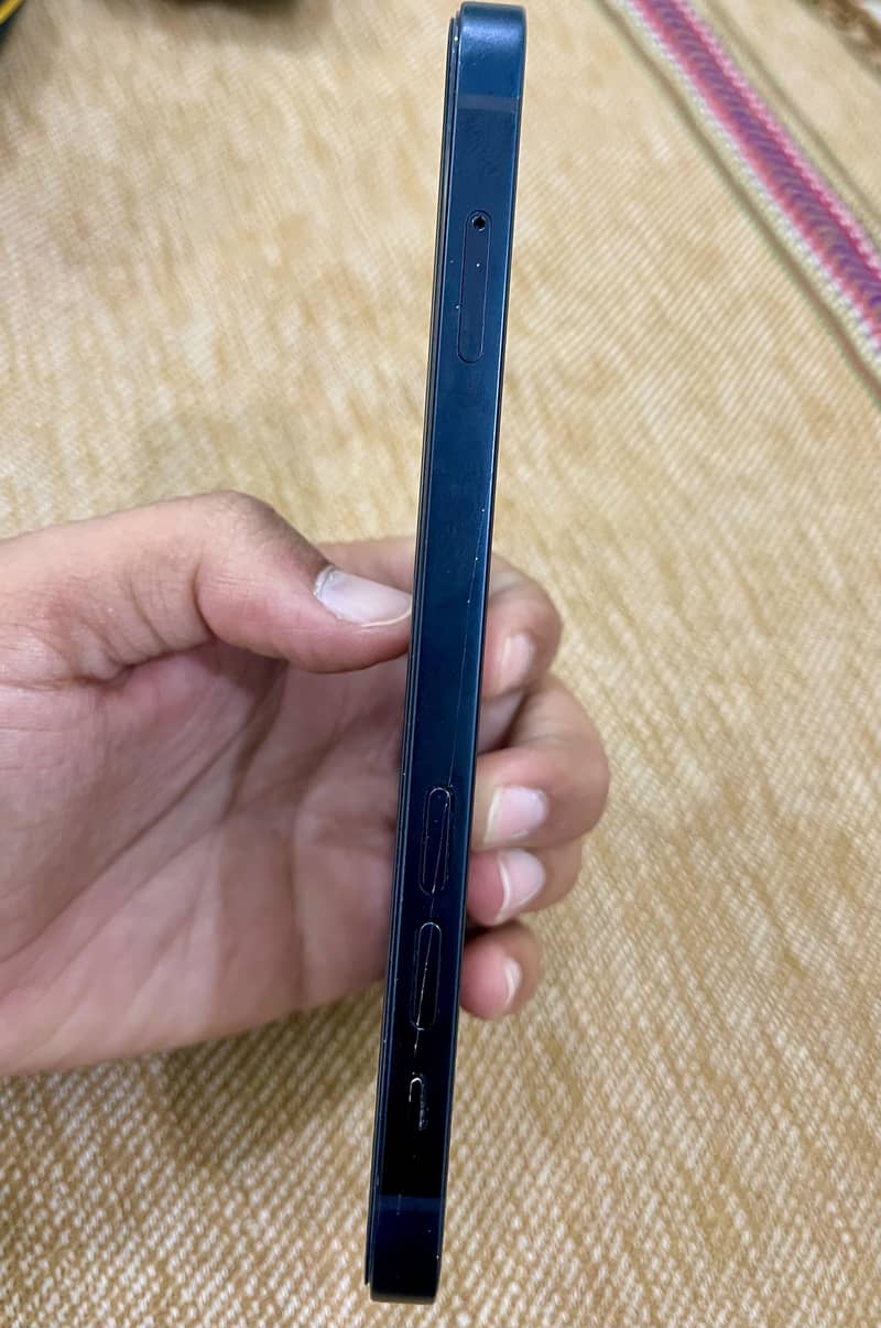 Apple iPhone 12 3