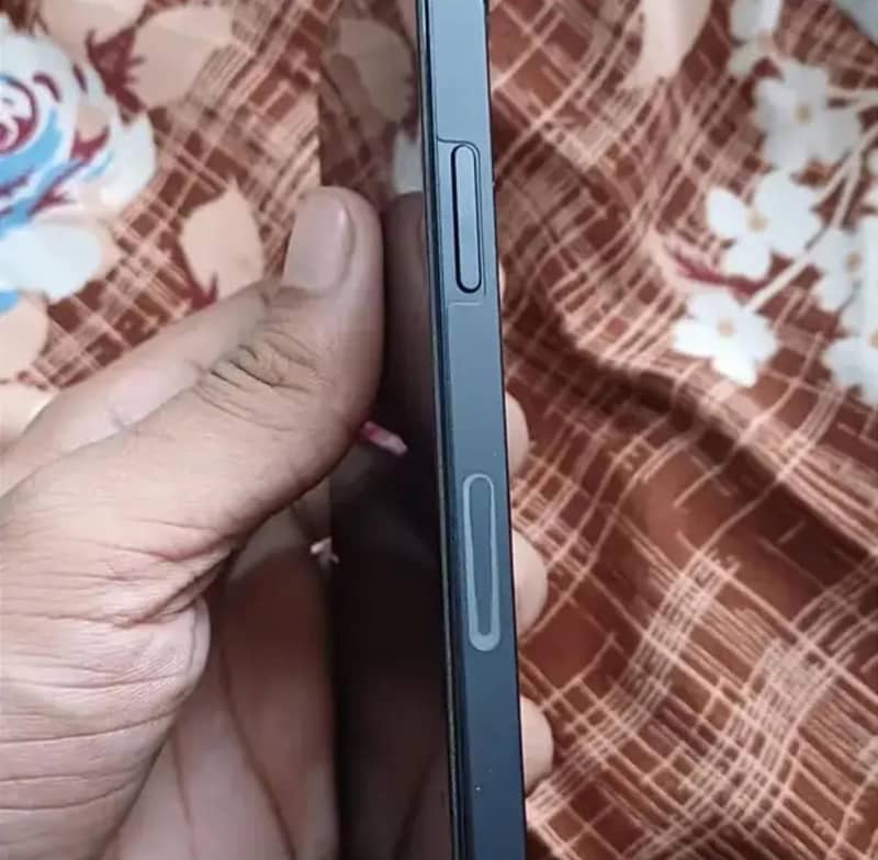 Apple iPhone 13 2
