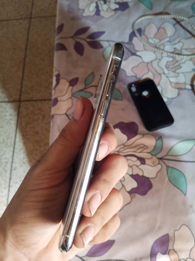Apple iPhone X 3