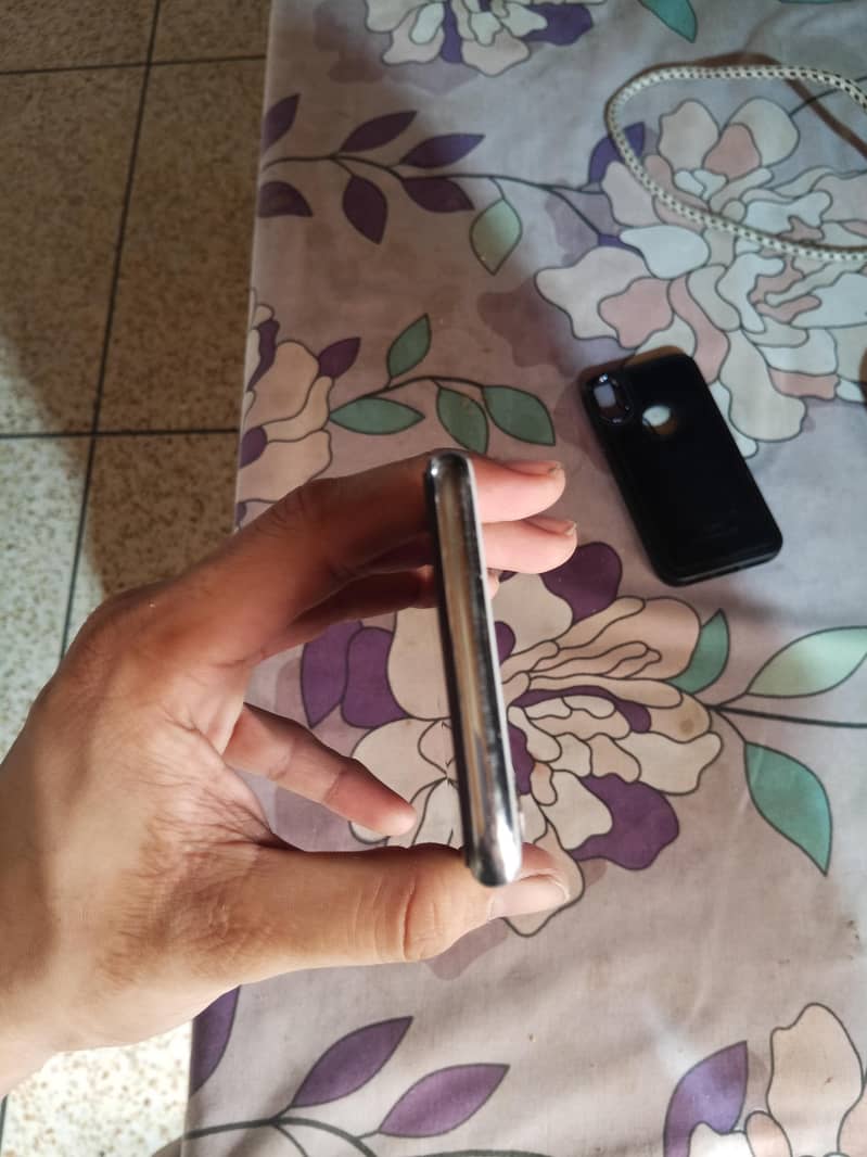 Apple iPhone X 5