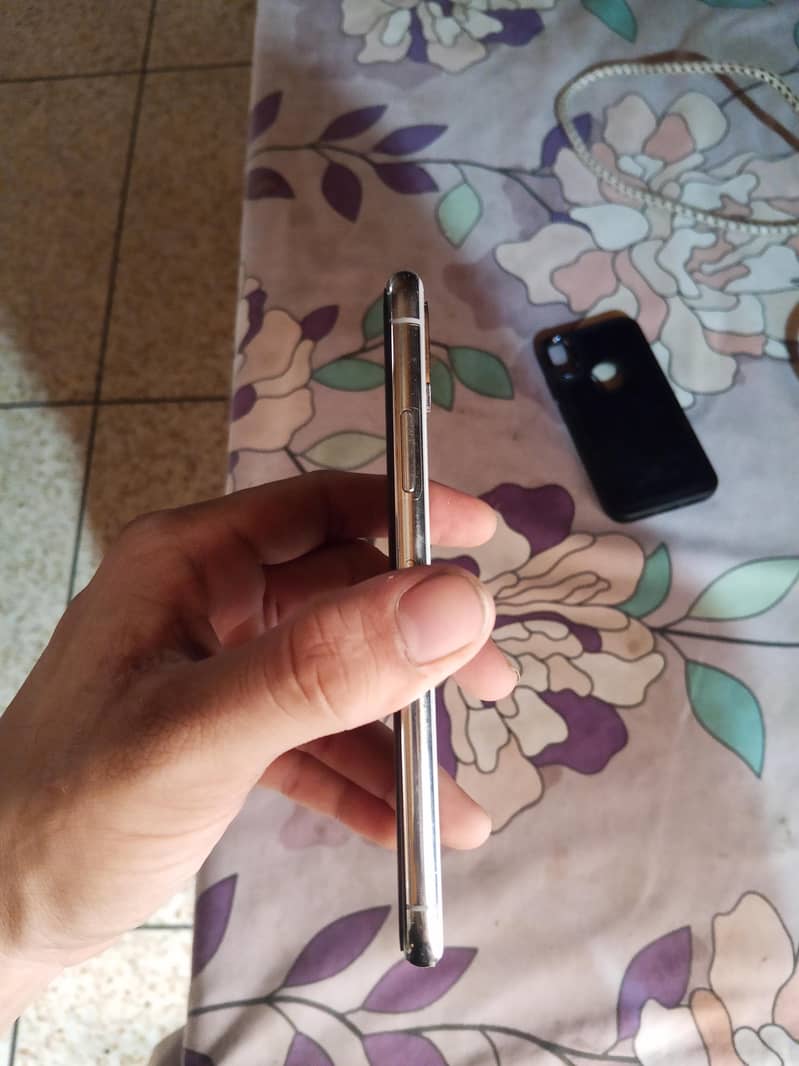 Apple iPhone X 6