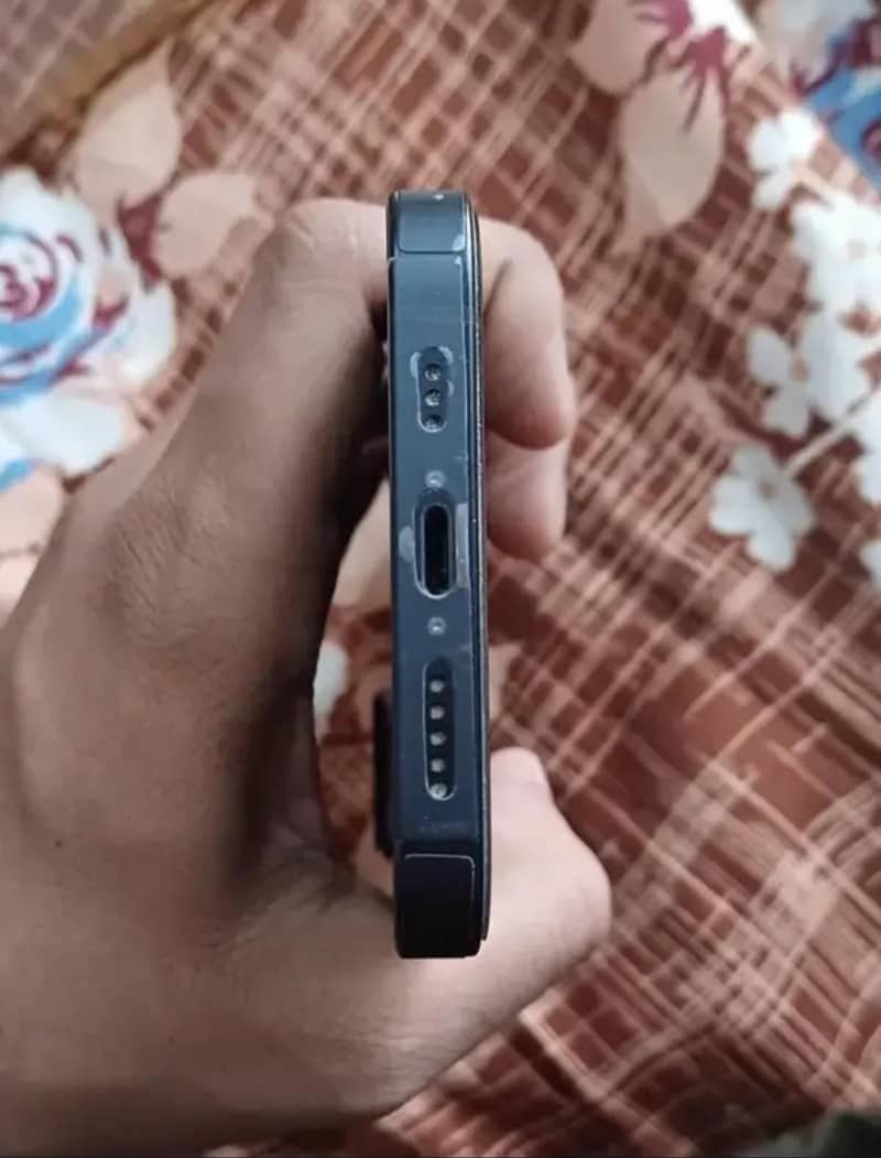 Apple iPhone 13 4