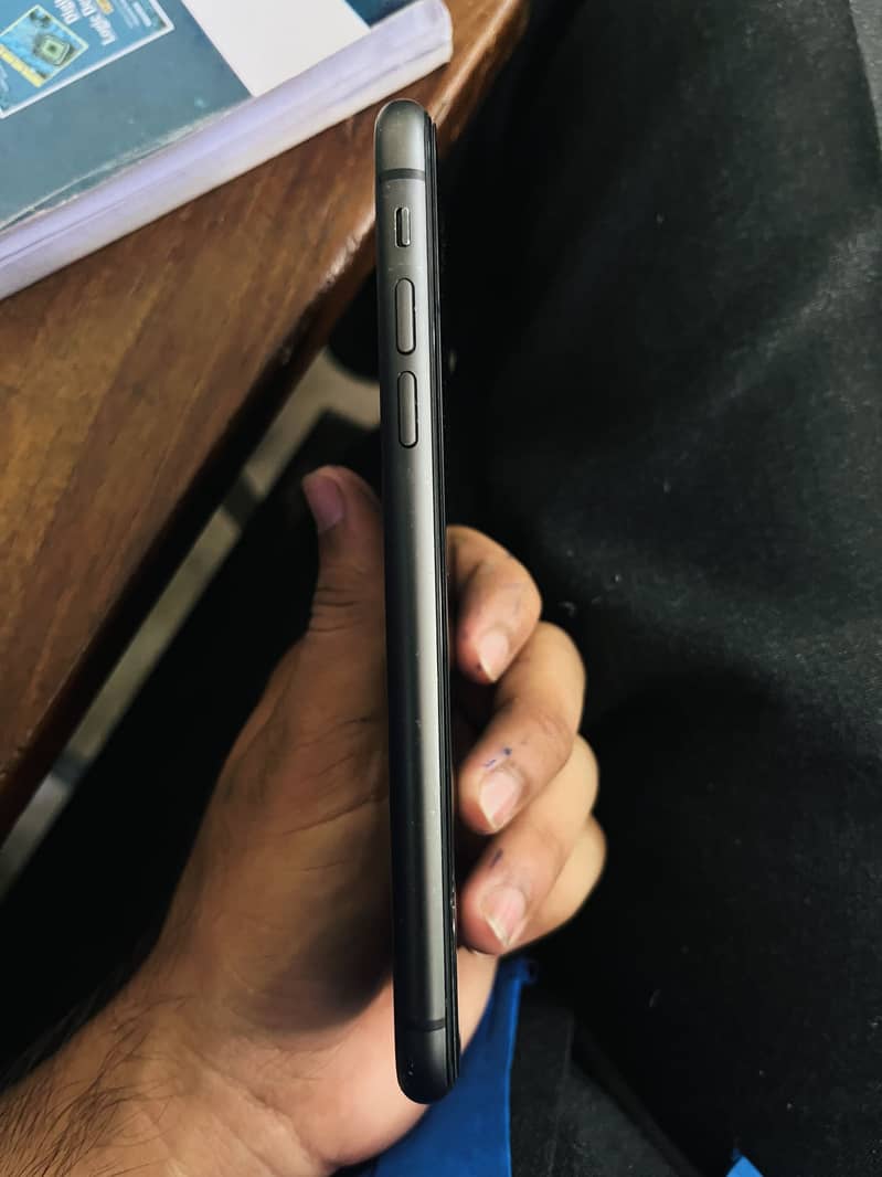 Apple iPhone 11 0
