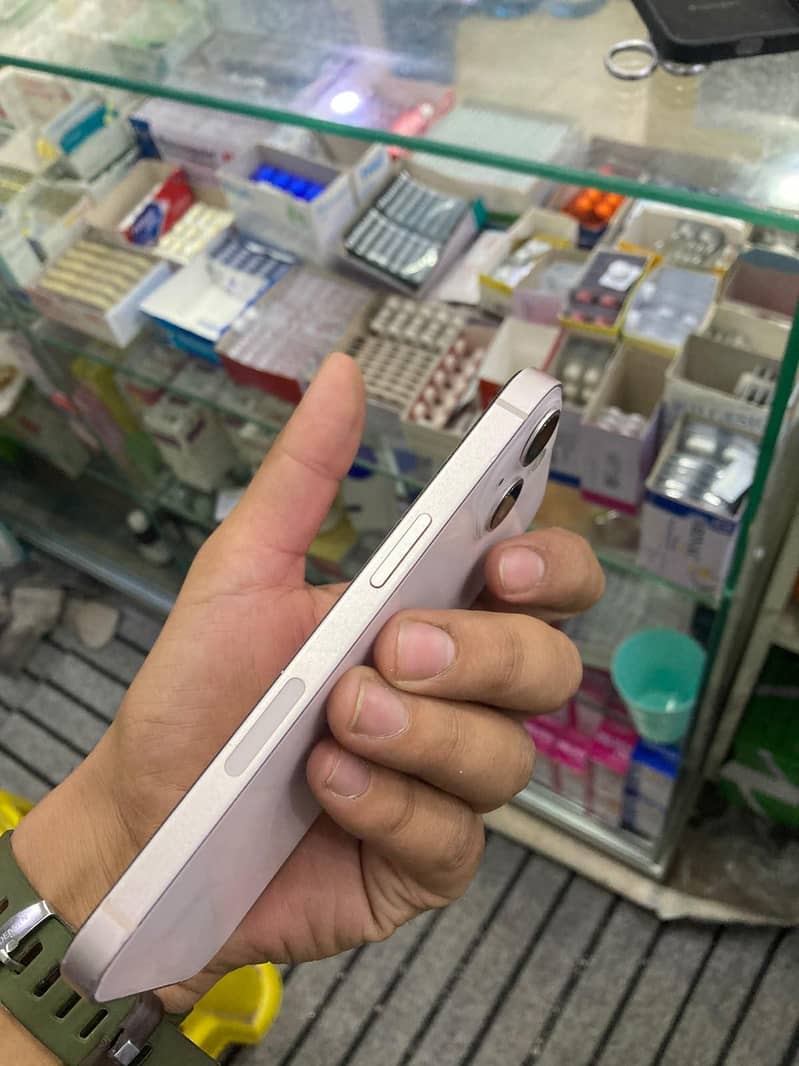 Apple iPhone 13 1