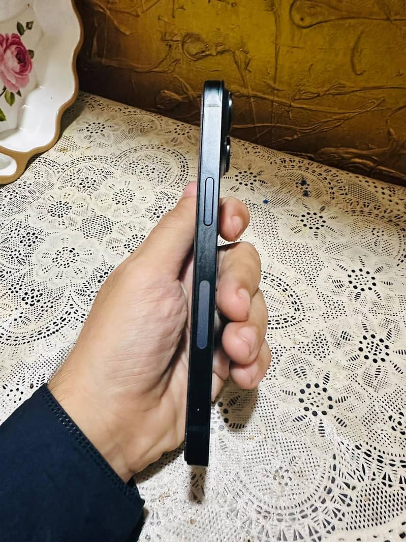 Apple iPhone 14 3