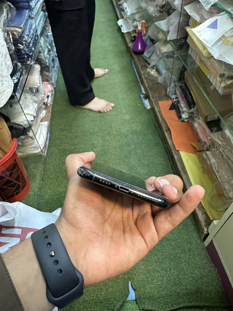 Apple iPhone 11 Pro Max 1