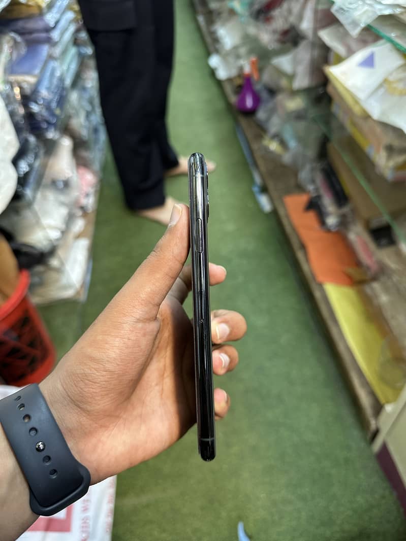 Apple iPhone 11 Pro Max 2