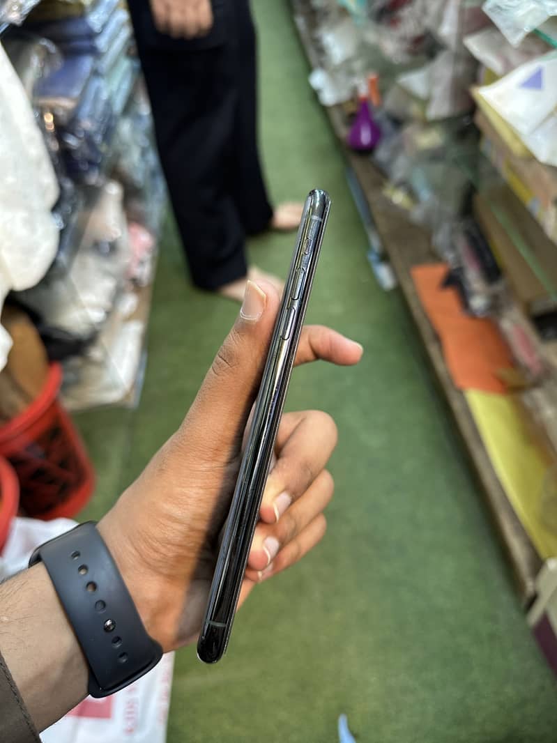 Apple iPhone 11 Pro Max 5