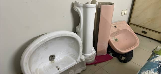 2 Washbasins for sale