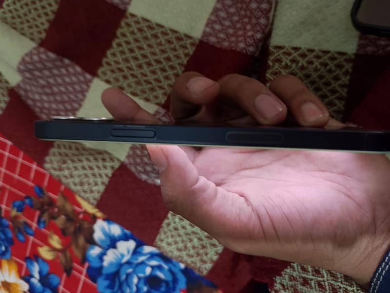 Apple iPhone 12 4