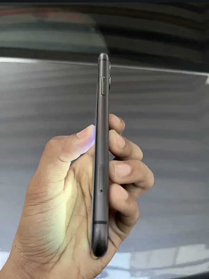 Apple iPhone 11 3