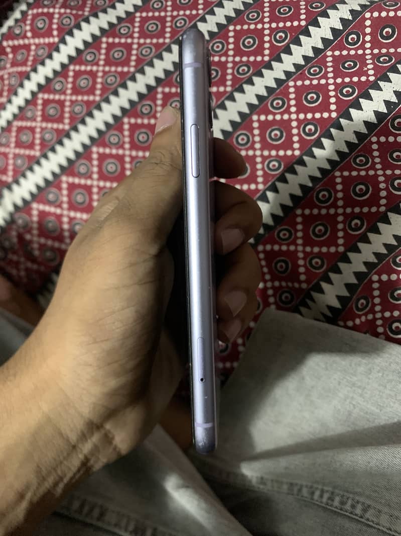 Apple iPhone 11 3