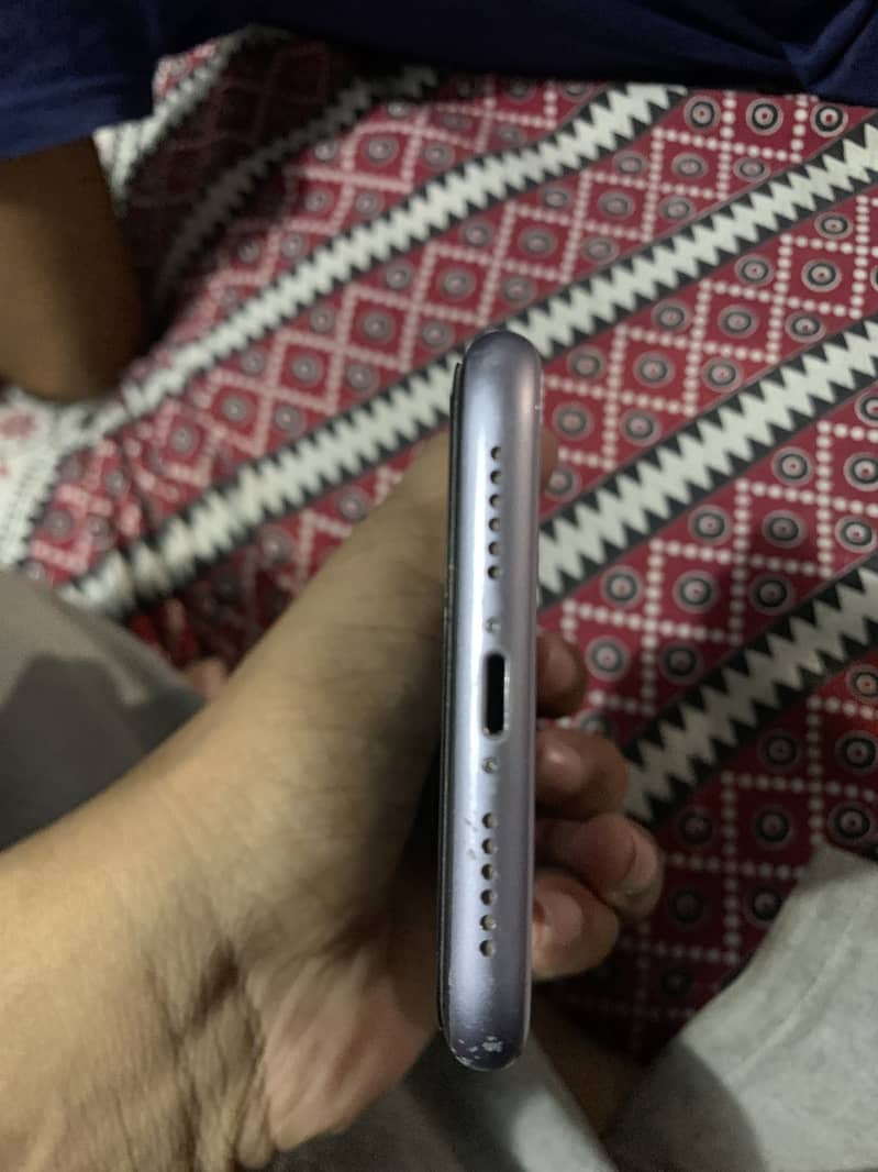 Apple iPhone 11 4