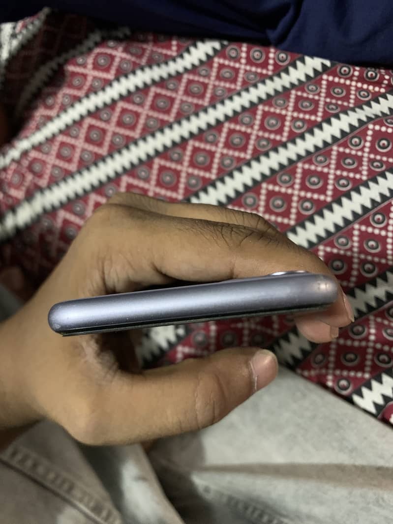Apple iPhone 11 5