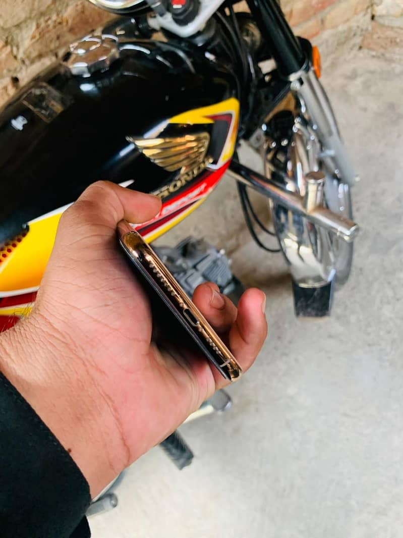 Apple iPhone XS Max 2