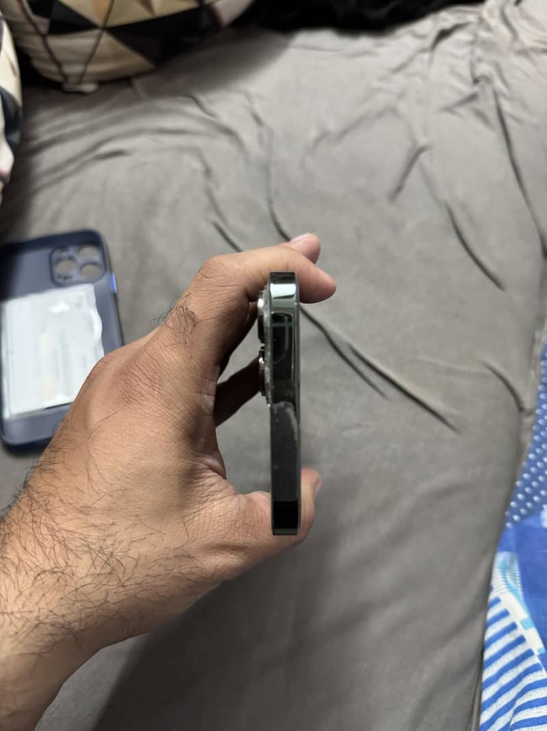 Apple iPhone 13 Pro Max 1